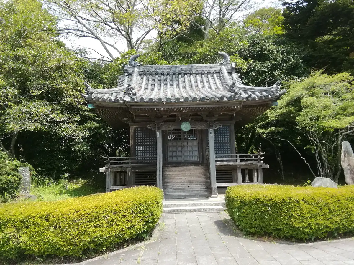The small Benzaiten hall on Fukuurajima, a quiet thing to do in Matsushima